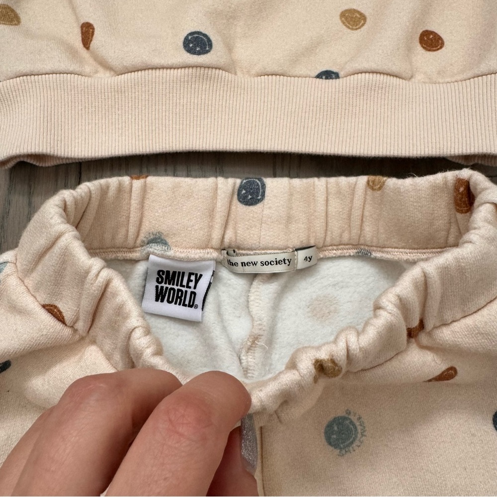 The New Society 4T SmileyWorld Christy Sweatshirt and Jogging Pants SET Neutral - Picture 9 of 11